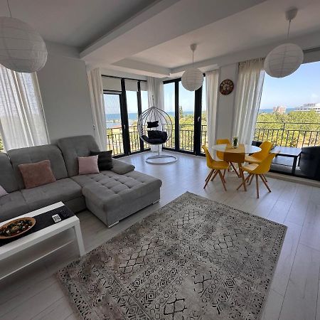 Neptun Home With Sea View Екстериор снимка